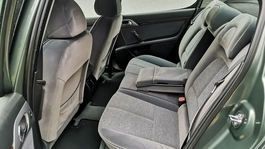 PEUGEOT 407 -