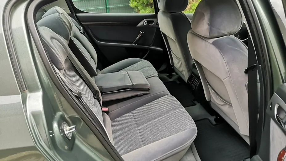 PEUGEOT 407 -