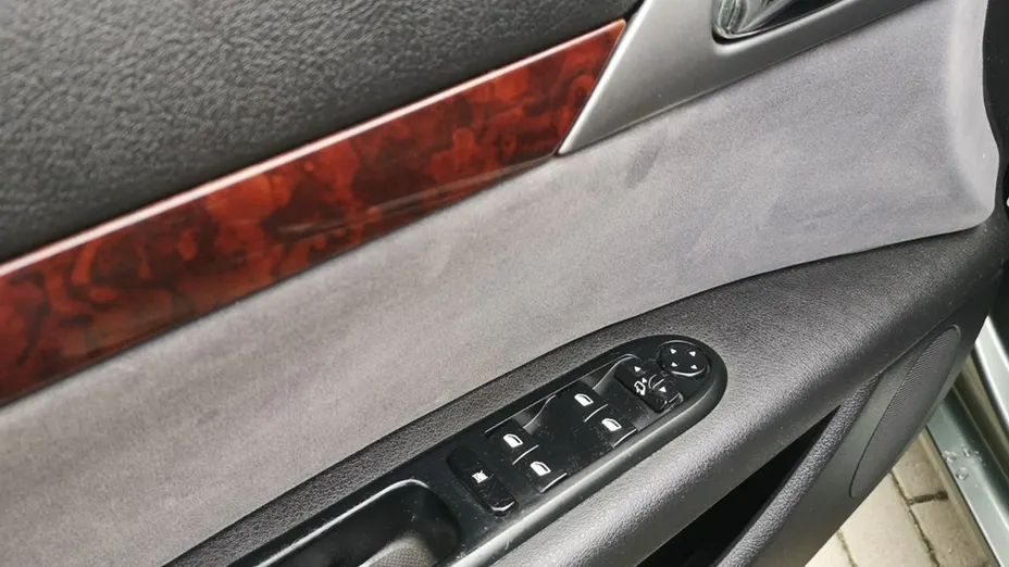 PEUGEOT 407 -