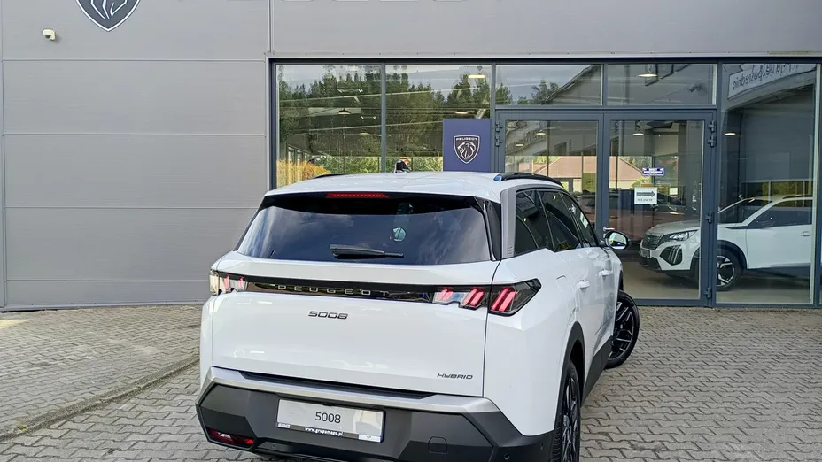PEUGEOT 5008 -