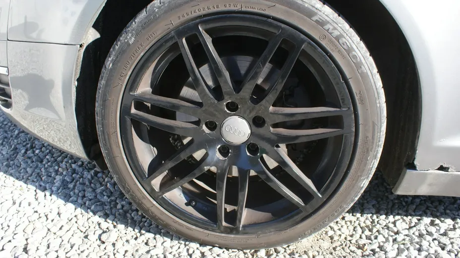 AUDI A6 -