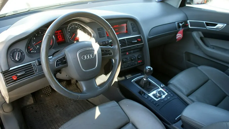 AUDI A6 -