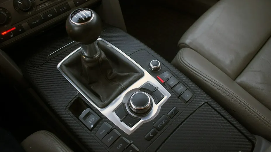 AUDI A6 -
