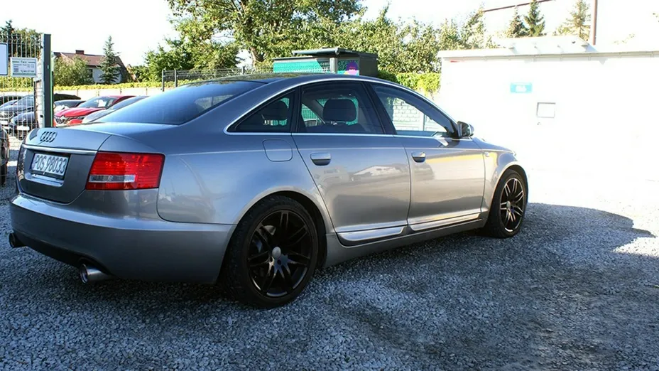 AUDI A6 -