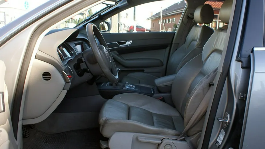 AUDI A6 -