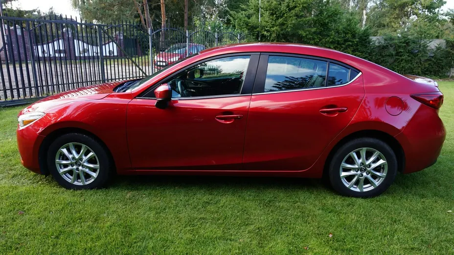 MAZDA 3 -