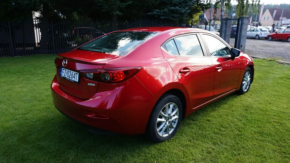 MAZDA 3 -