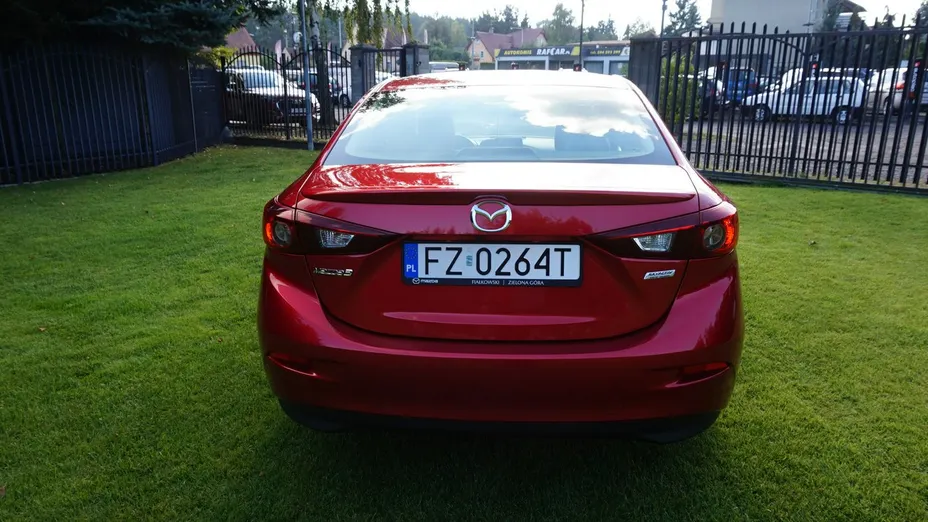 MAZDA 3 -