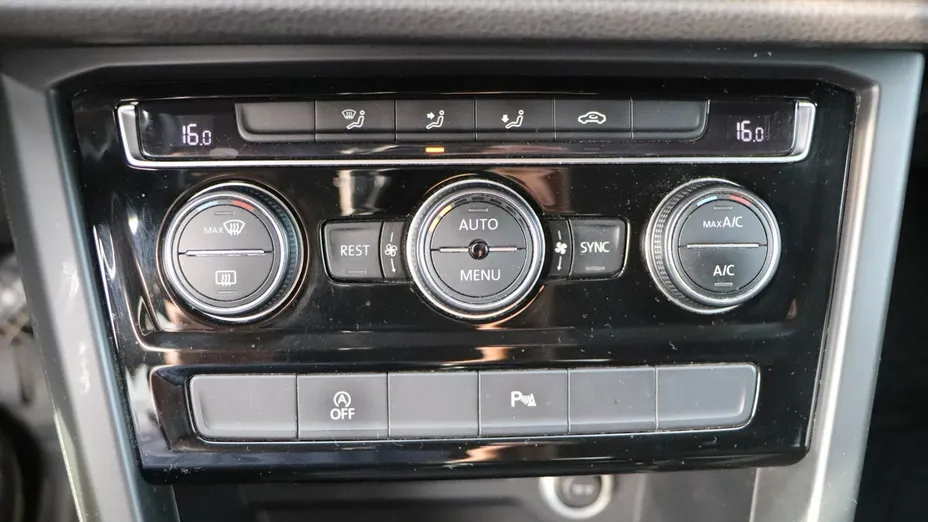 VOLKSWAGEN Touran -