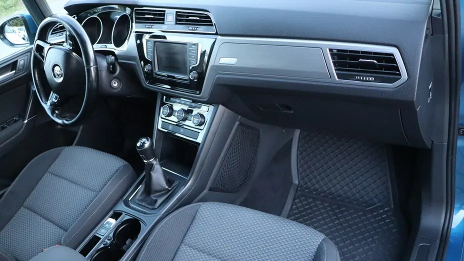 VOLKSWAGEN Touran -