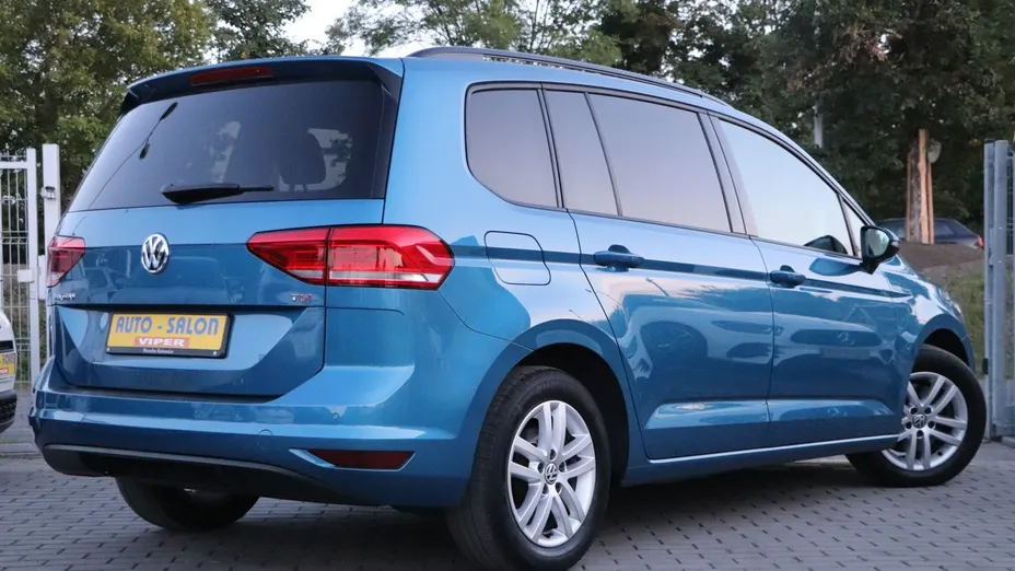 VOLKSWAGEN Touran -