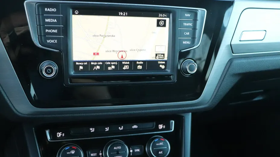 VOLKSWAGEN Touran -