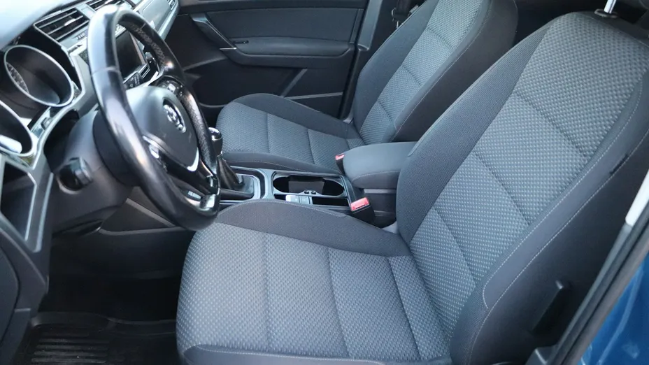 VOLKSWAGEN Touran -