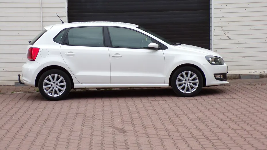 VOLKSWAGEN Polo -
