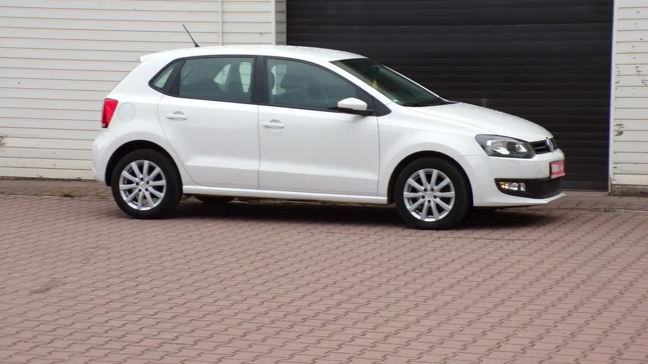 VOLKSWAGEN Polo -