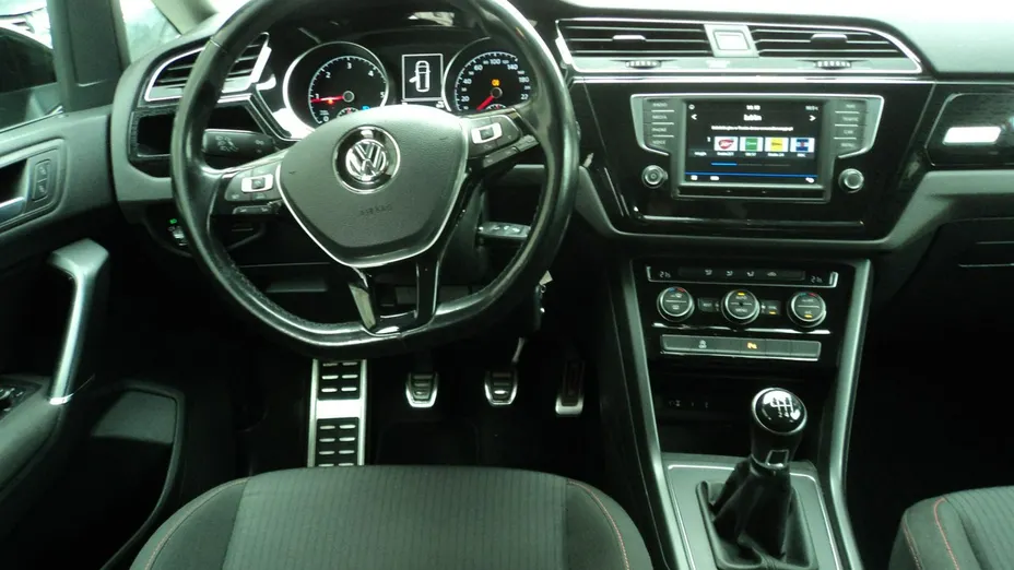 VOLKSWAGEN Touran -