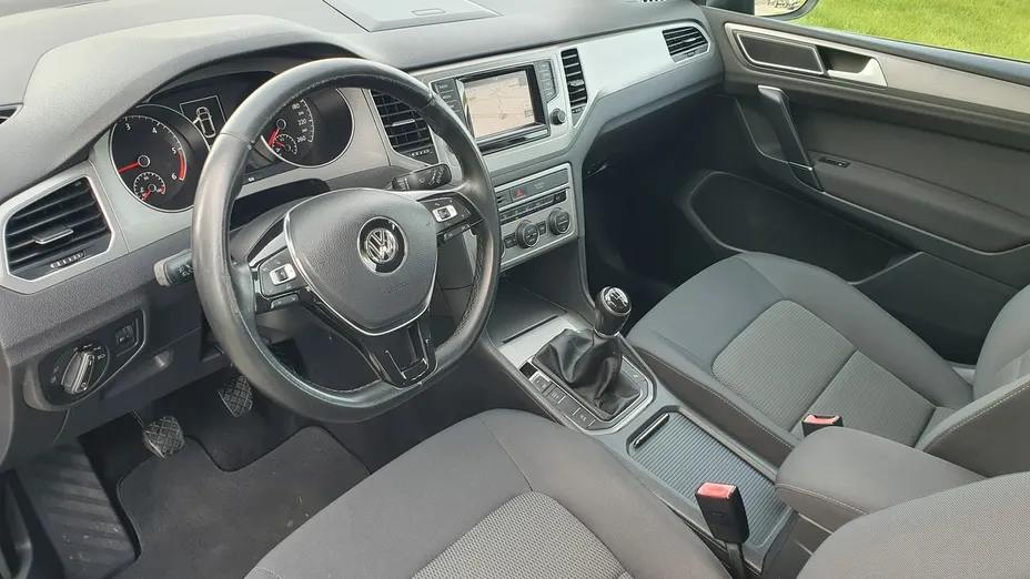 VOLKSWAGEN Golf Sportsvan -