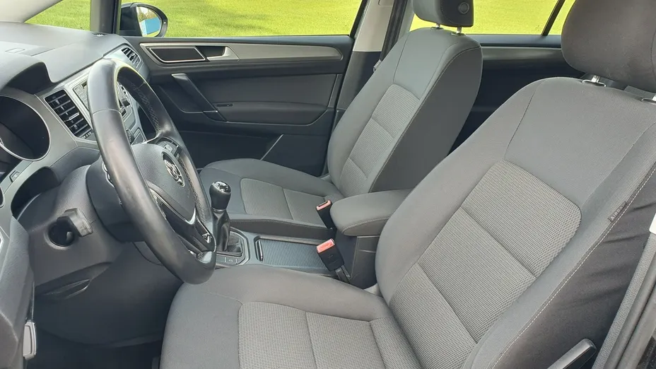 VOLKSWAGEN Golf Sportsvan -