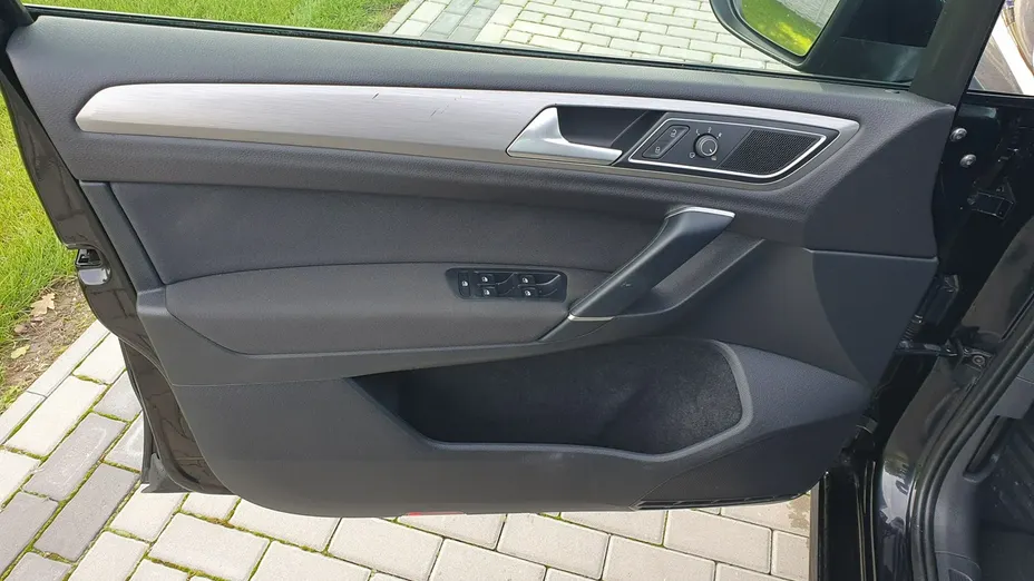VOLKSWAGEN Golf Sportsvan -