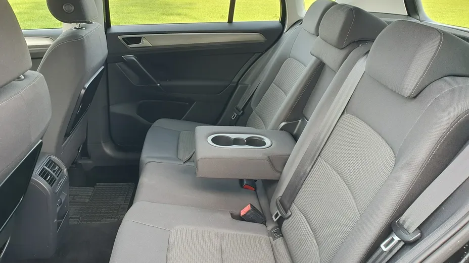 VOLKSWAGEN Golf Sportsvan -