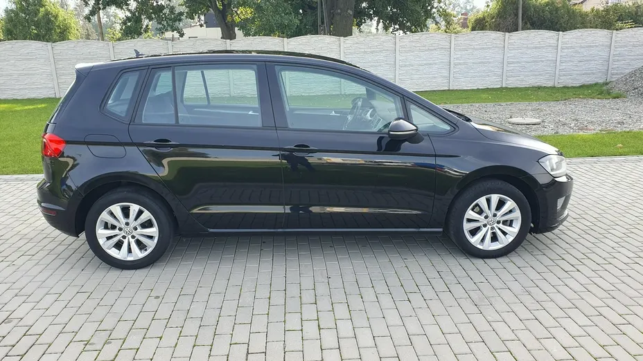 VOLKSWAGEN Golf Sportsvan -