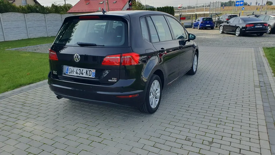 VOLKSWAGEN Golf Sportsvan -