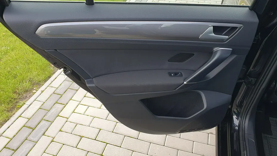 VOLKSWAGEN Golf Sportsvan -