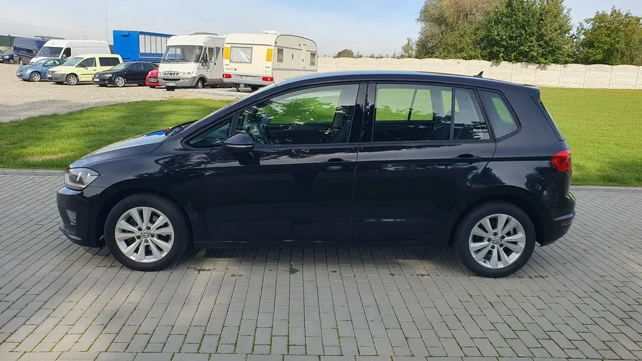 VOLKSWAGEN Golf Sportsvan -