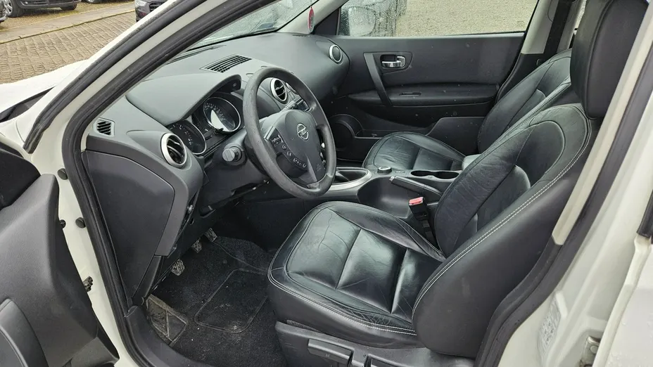 NISSAN Qashqai -