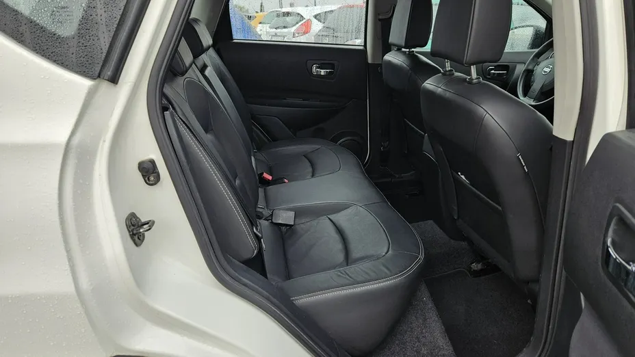 NISSAN Qashqai -
