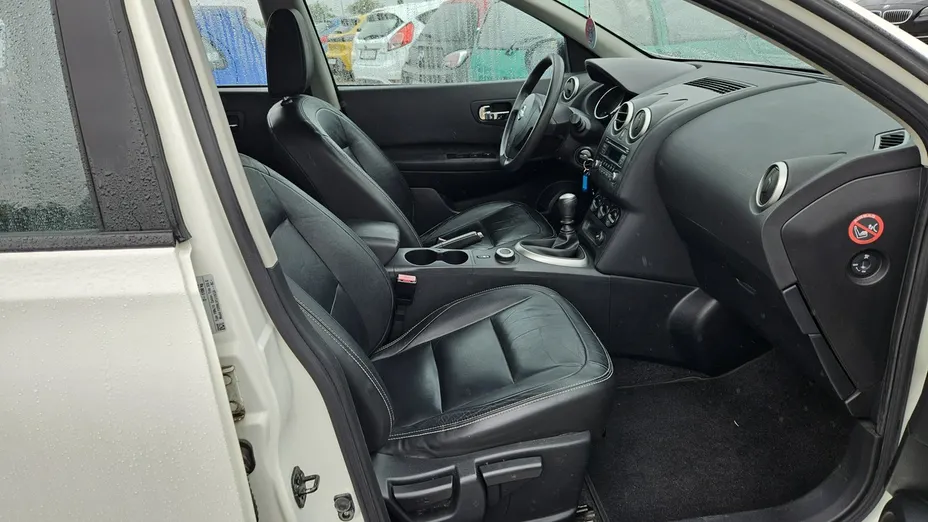 NISSAN Qashqai -
