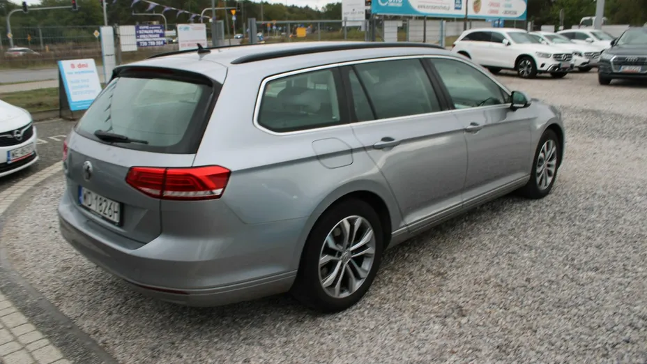 VOLKSWAGEN Passat -