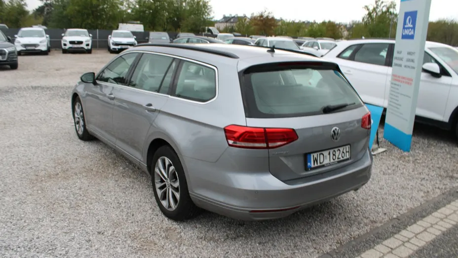 VOLKSWAGEN Passat -