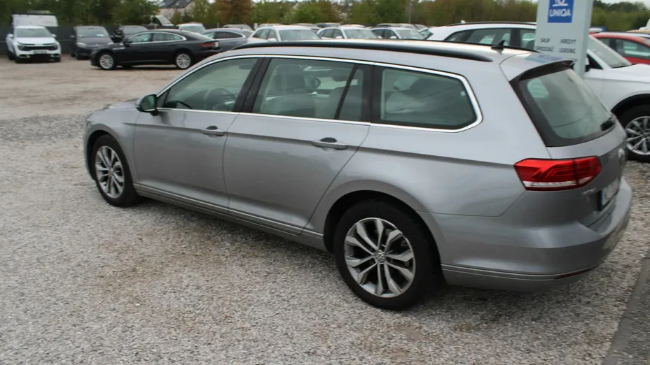 VOLKSWAGEN Passat -