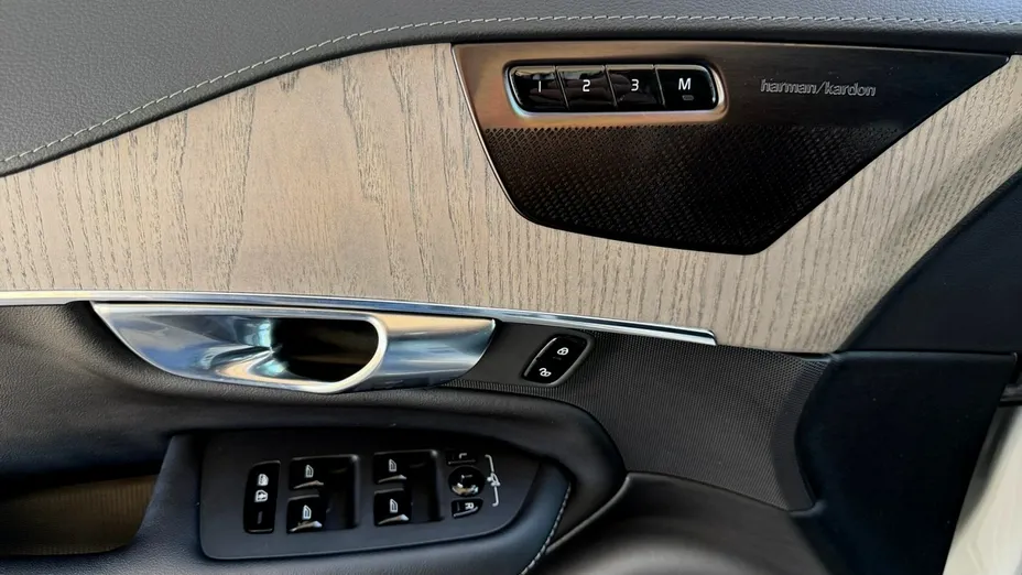 VOLVO XC90 -