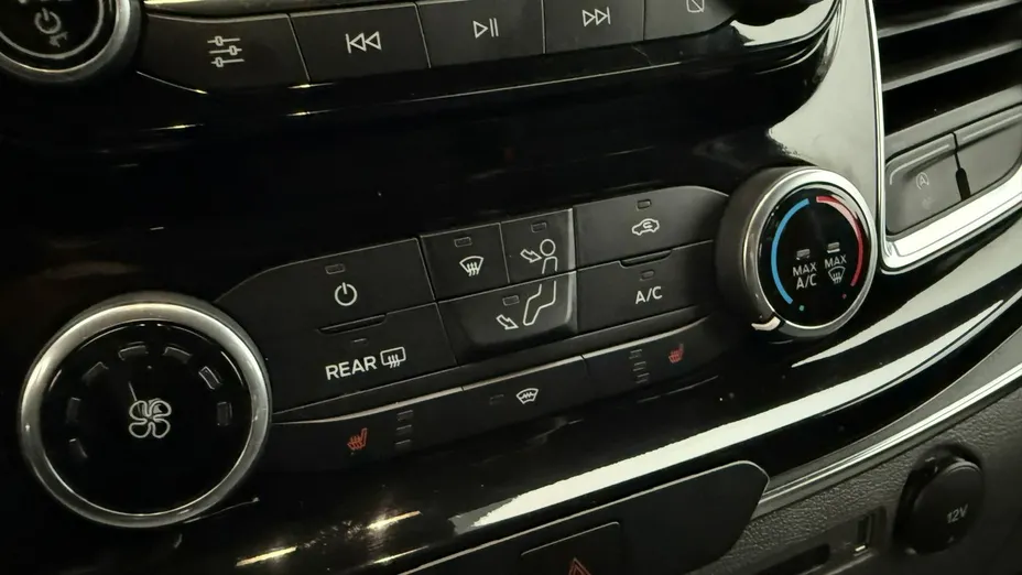 FORD Tourneo Custom -