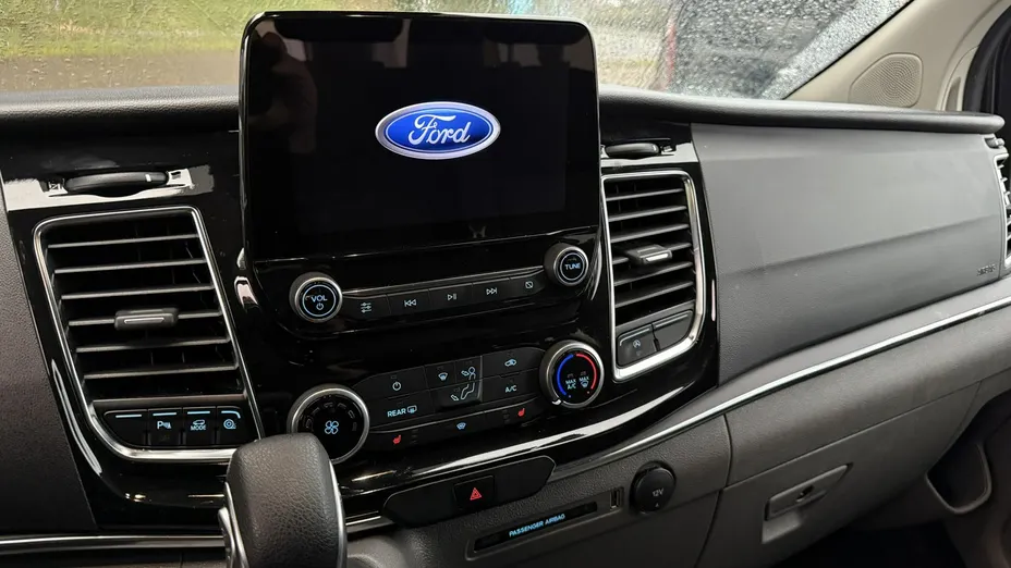 FORD Tourneo Custom -