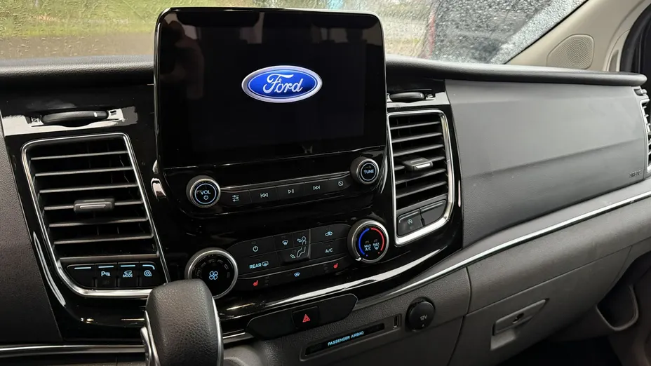FORD Tourneo Custom -