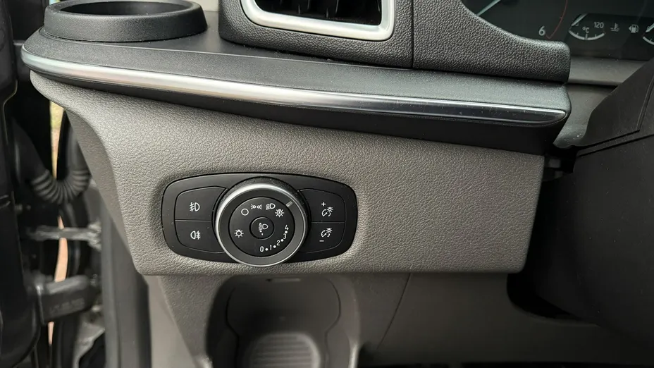 FORD Tourneo Custom -