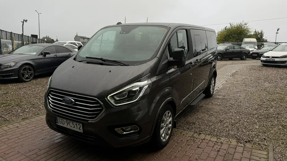 FORD Tourneo Custom -