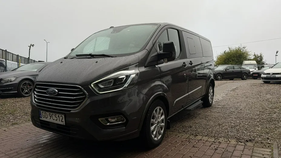 FORD Tourneo Custom -