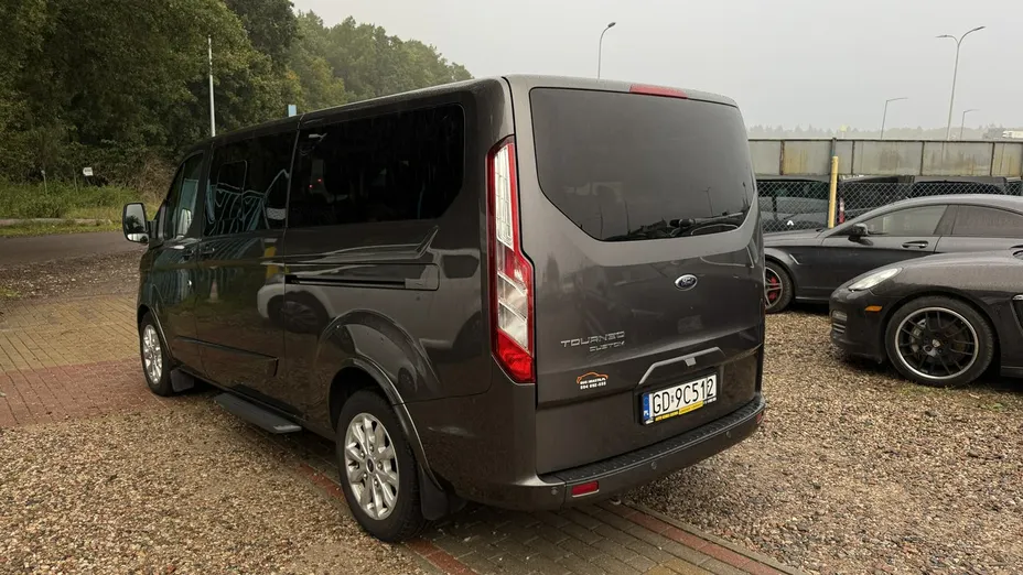 FORD Tourneo Custom -