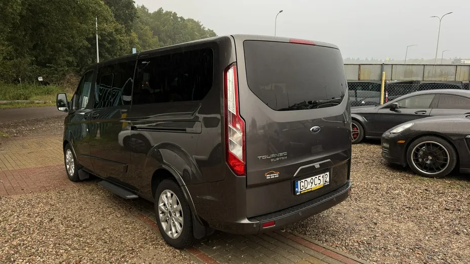 FORD Tourneo Custom -