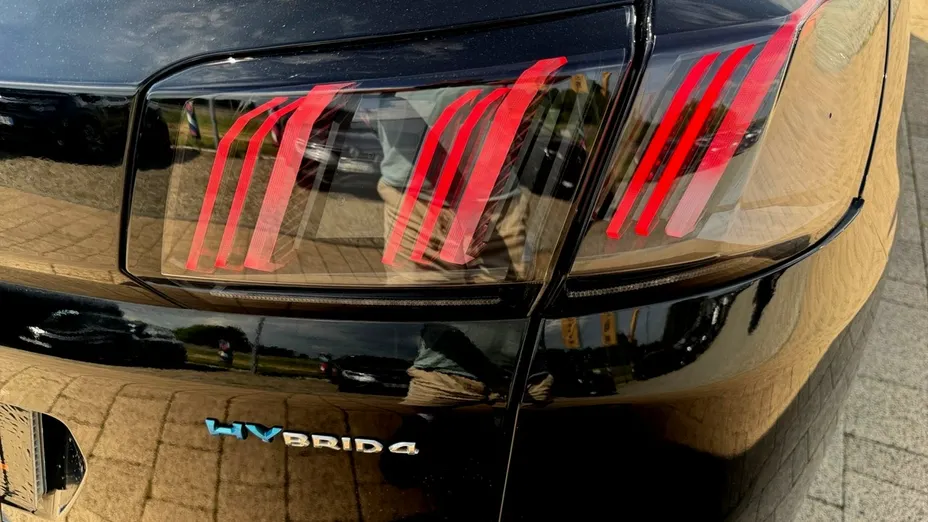 PEUGEOT 3008 -