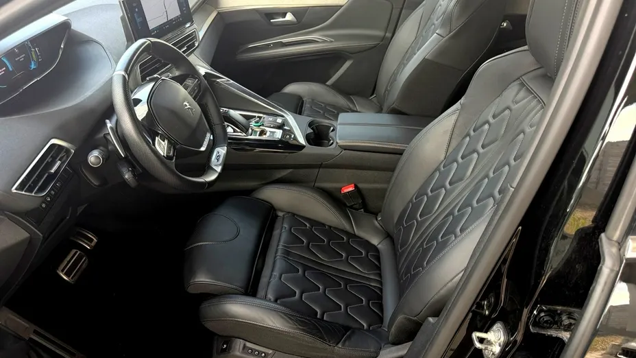 PEUGEOT 3008 -