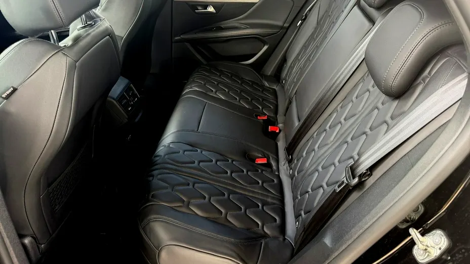 PEUGEOT 3008 -