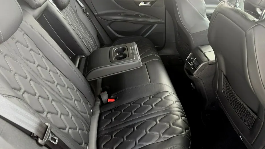 PEUGEOT 3008 -