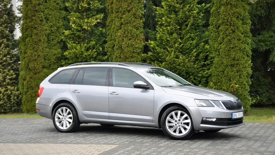 SKODA Octavia -