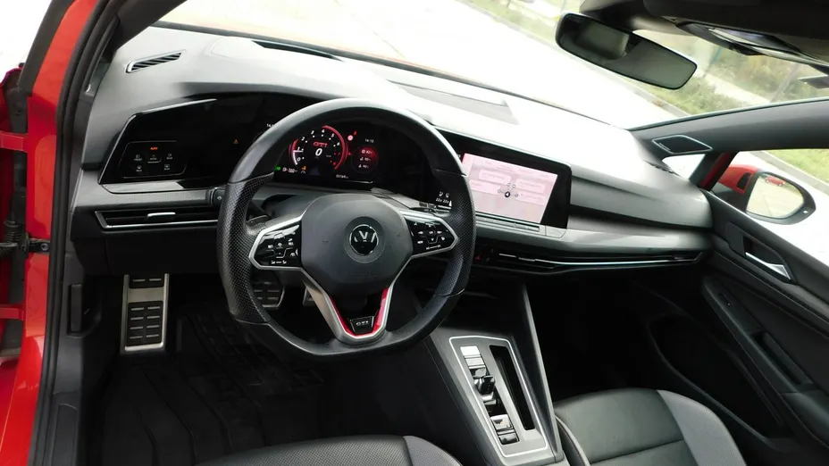 VOLKSWAGEN Golf -