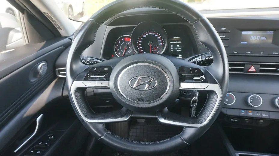 HYUNDAI Elantra -